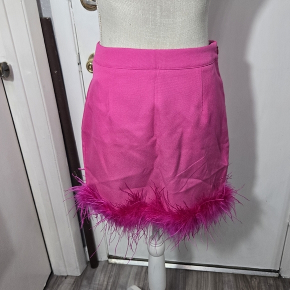 Mainstrip Feather Trim Pink Skirt NWT Sz Small - Picture 1 of 9